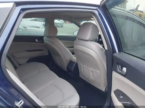 5XXGT4L3XHG158312 2017 KIA OPTIMA - Image 8