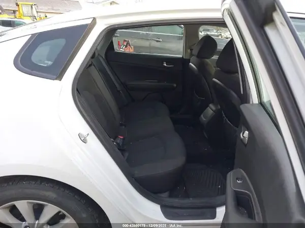 5XXGT4L3XHG160982 2017 KIA OPTIMA - Image 8