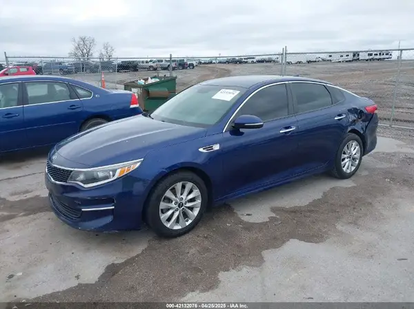 5XXGT4L3XHG165776 2017 KIA OPTIMA - Image 2