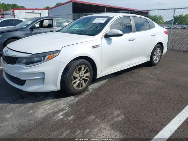 5XXGT4L3XHG166765 2017 KIA OPTIMA - Image 2