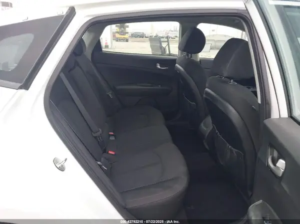 5XXGT4L3XHG166944 2017 KIA OPTIMA - Image 8
