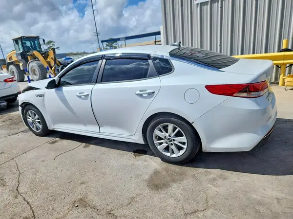 5XXGT4L3XHG175319 2017 KIA OPTIMA - Image 2