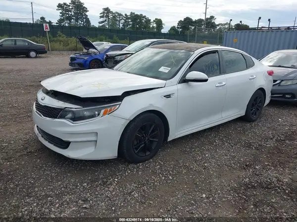 5XXGT4L3XJG185192 2018 KIA OPTIMA - Image 2