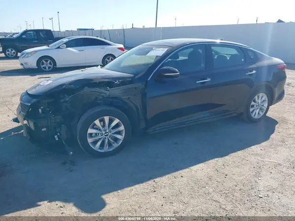 5XXGT4L3XJG187430 2018 KIA OPTIMA - Image 2