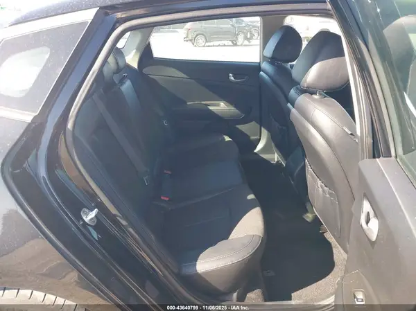 5XXGT4L3XJG187430 2018 KIA OPTIMA - Image 8