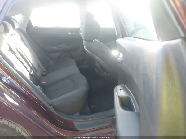 5XXGT4L3XJG189999 2018 KIA OPTIMA - Image 8