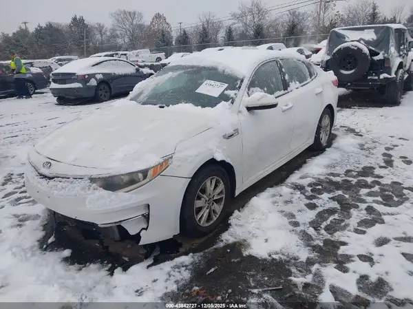 5XXGT4L3XJG190554 2018 KIA OPTIMA - Image 2