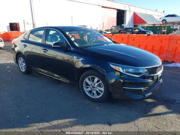 5XXGT4L3XJG192353 2018 KIA OPTIMA - Image 1