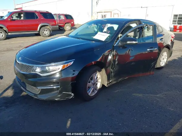 5XXGT4L3XJG192353 2018 KIA OPTIMA - Image 2