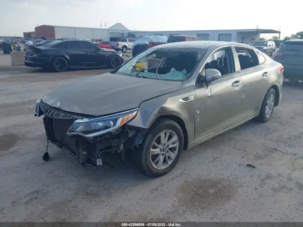 5XXGT4L3XJG195852 2018 KIA OPTIMA - Image 2