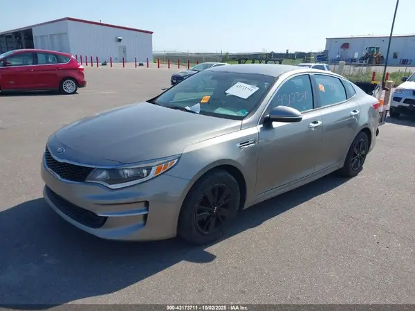 5XXGT4L3XJG196130 2018 KIA OPTIMA - Image 2