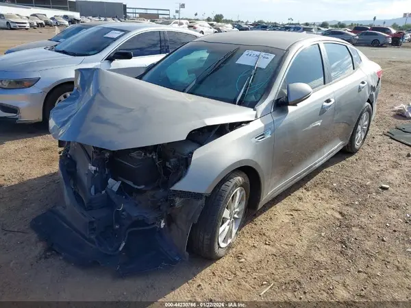 5XXGT4L3XJG196757 2018 KIA OPTIMA - Image 2
