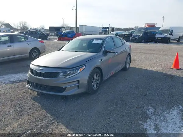 5XXGT4L3XJG205277 2018 KIA OPTIMA - Image 2