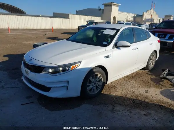 5XXGT4L3XJG206946 2018 KIA OPTIMA - Image 2