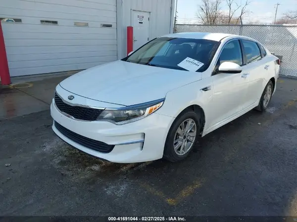 5XXGT4L3XJG216120 2018 KIA OPTIMA - Image 2