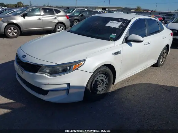 5XXGT4L3XJG218465 2018 KIA OPTIMA - Image 2