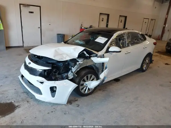 5XXGT4L3XJG224167 2018 KIA OPTIMA - Image 2