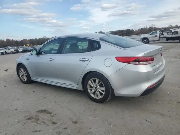 5XXGT4L3XJG229935 2018 KIA OPTIMA - Image 2