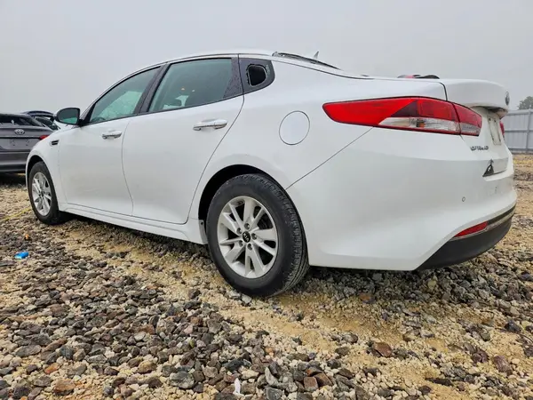 5XXGT4L3XJG230888 2018 KIA OPTIMA - Image 2