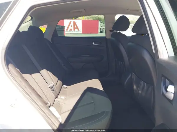 5XXGT4L3XJG234584 2018 KIA OPTIMA - Image 8