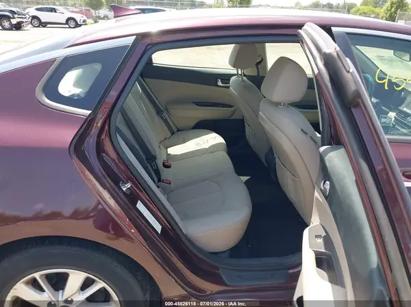 5XXGT4L3XJG235962 2018 KIA OPTIMA - Image 8