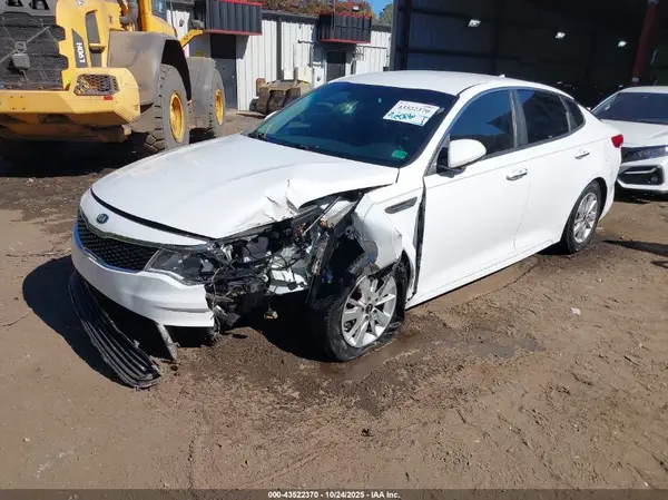 5XXGT4L3XJG236075 2018 KIA OPTIMA - Image 2