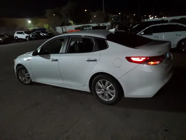 5XXGT4L3XJG239686 2018 KIA OPTIMA - Image 2