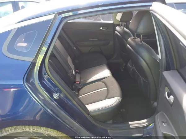 5XXGT4L3XJG240532 2018 KIA OPTIMA - Image 8