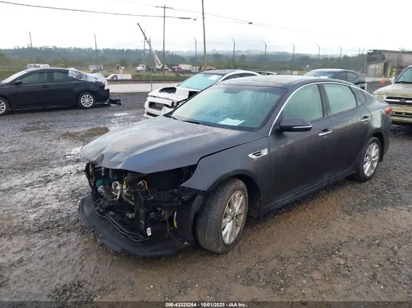5XXGT4L3XJG241082 2018 KIA OPTIMA - Image 2