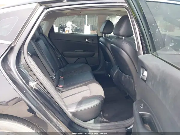 5XXGT4L3XJG243723 2018 KIA OPTIMA - Image 8
