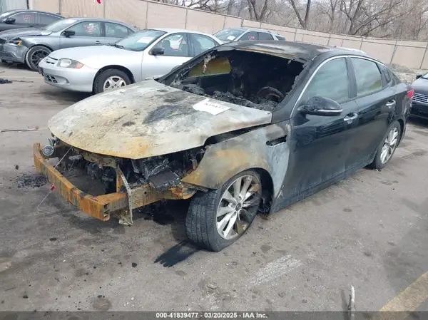 5XXGT4L3XJG250896 2018 KIA OPTIMA - Image 2