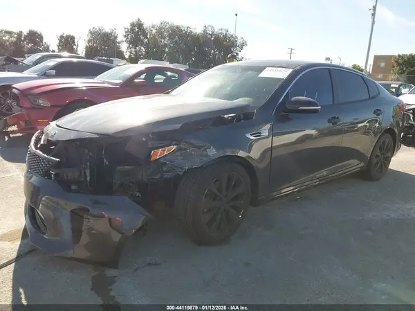 5XXGT4L3XJG251093 2018 KIA OPTIMA - Image 2