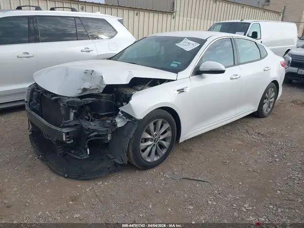 5XXGT4L3XJG253555 2018 KIA OPTIMA - Image 2