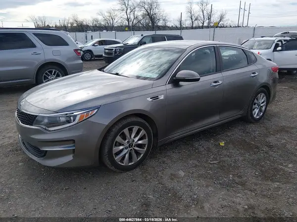 5XXGT4L3XJG253622 2018 KIA OPTIMA - Image 2