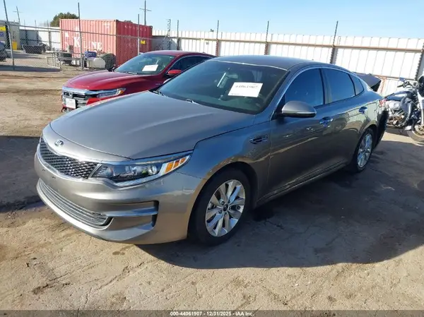 5XXGT4L3XJG253961 2018 KIA OPTIMA - Image 2
