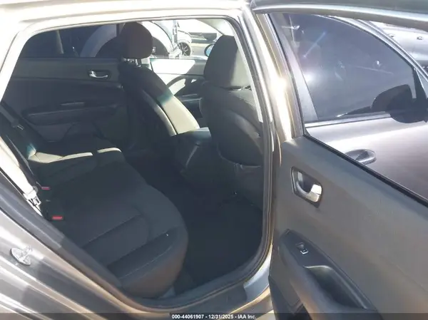 5XXGT4L3XJG253961 2018 KIA OPTIMA - Image 8