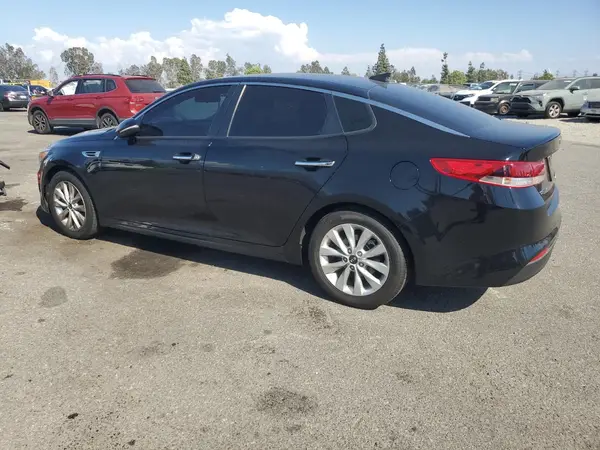 5XXGT4L3XJG258285 2018 KIA OPTIMA - Image 2
