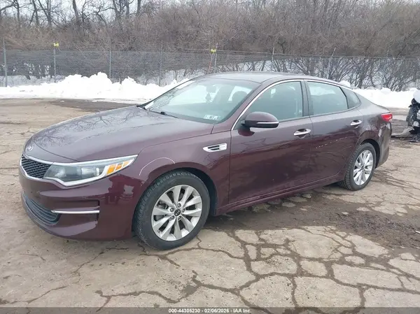 5XXGT4L3XJG258545 2018 KIA OPTIMA - Image 2