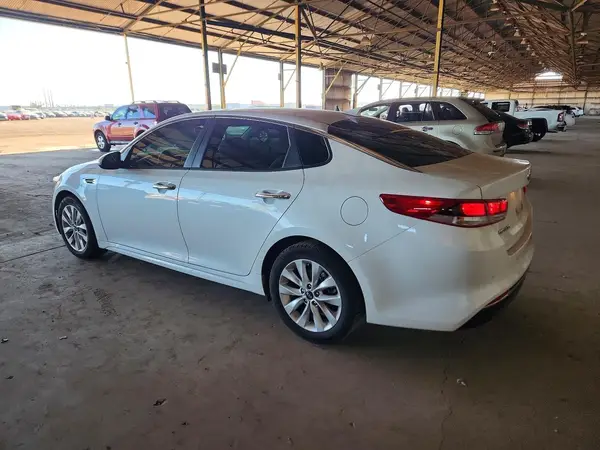 5XXGT4L3XJG259209 2018 KIA OPTIMA - Image 2