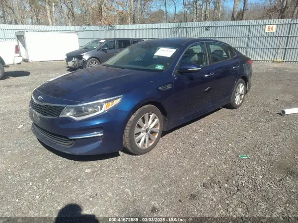5XXGT4L3XJG260425 2018 KIA OPTIMA - Image 2