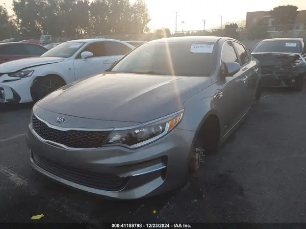 5XXGT4L3XJG261882 2018 KIA OPTIMA - Image 2