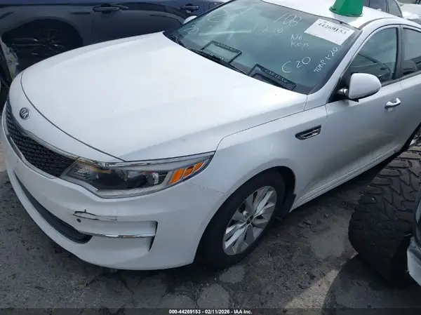 5XXGT4L3XJG263423 2018 KIA OPTIMA - Image 2