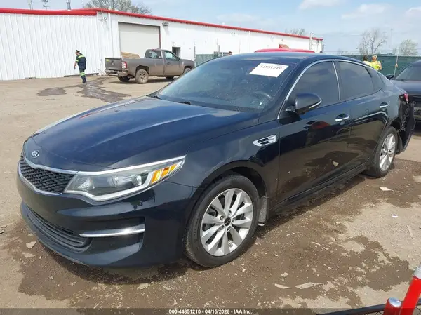 5XXGT4L3XJG263860 2018 KIA OPTIMA - Image 2