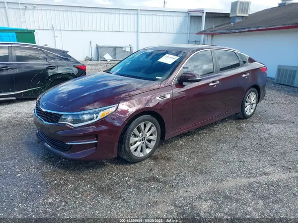 5XXGT4L3XJG265589 2018 KIA OPTIMA - Image 2