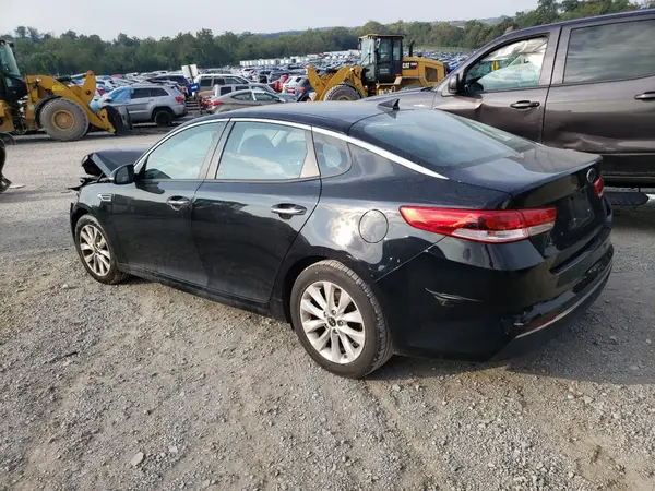 5XXGT4L3XJG265852 2018 KIA OPTIMA - Image 2