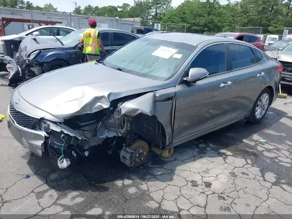 5XXGT4L3XJG266158 2018 KIA OPTIMA - Image 2