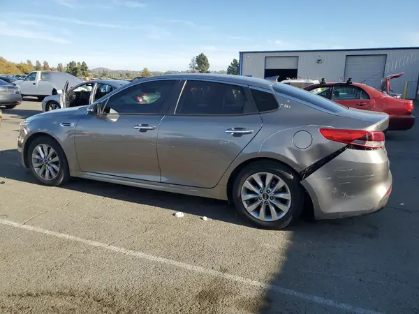 5XXGT4L3XJG269576 2018 KIA OPTIMA - Image 2