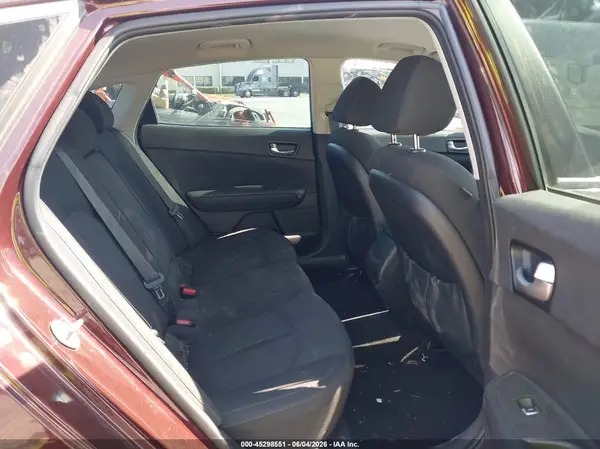 5XXGT4L3XJG273739 2018 KIA OPTIMA - Image 8