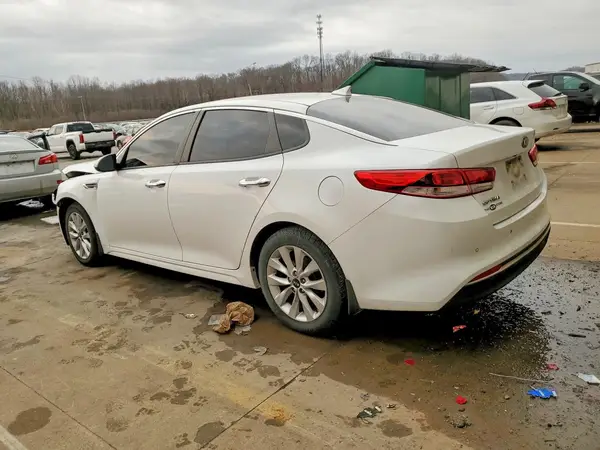 5XXGT4L3XJG274678 2018 KIA OPTIMA - Image 2