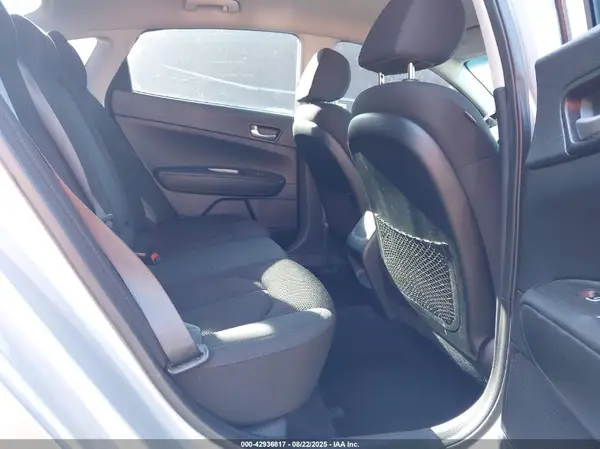 5XXGT4L3XKG345766 2019 KIA OPTIMA - Image 8